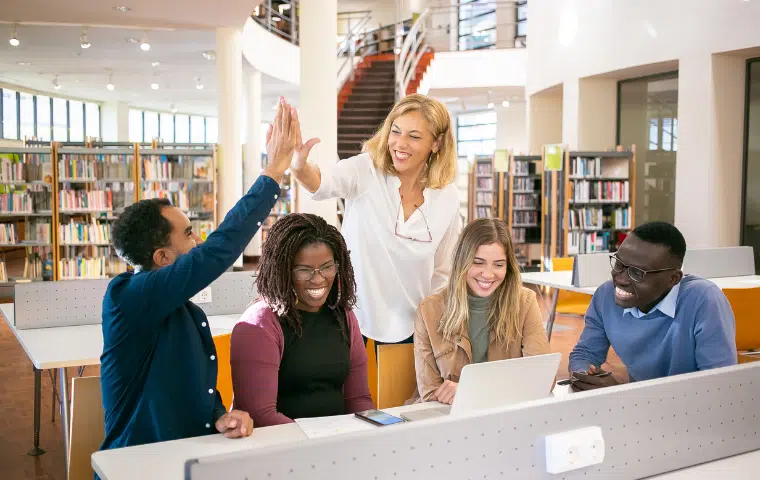 El trabajo en colaboración, la tutoría y el equipo docente – .