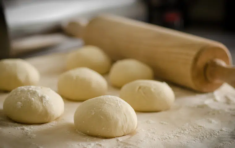 Preparación de masas y elaboraciones complementarias múltiples de repostería